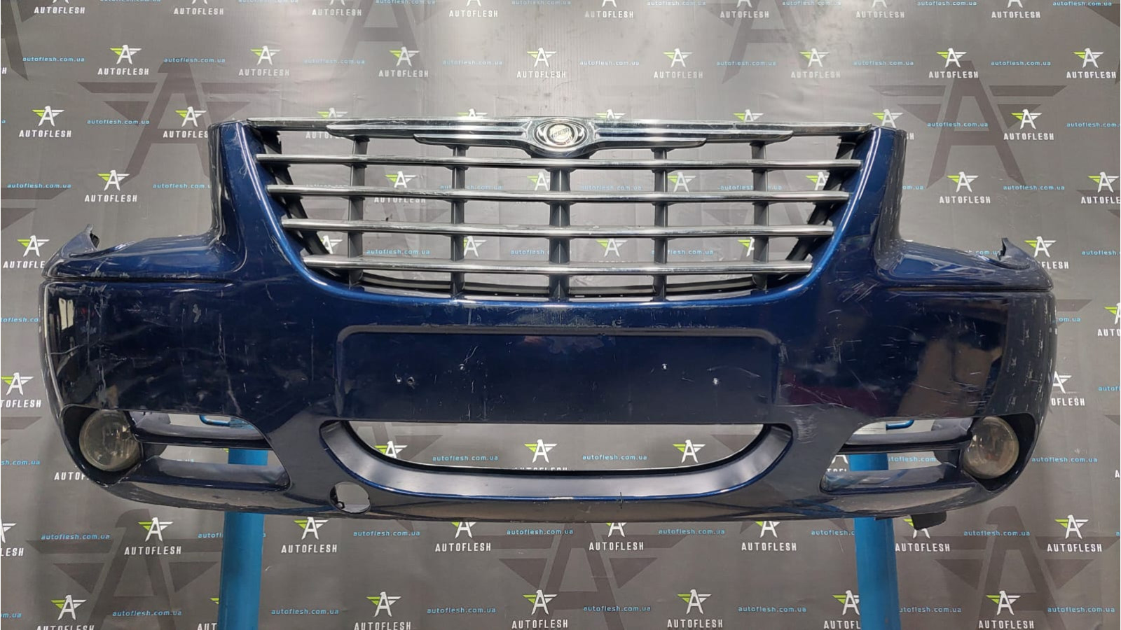 Бампер передний с туманками 5140024AA, 04857886 Chrysler Voyager бу Бампер передний с туманками 5140024AA, 04857886 Chrysler Voyager бу